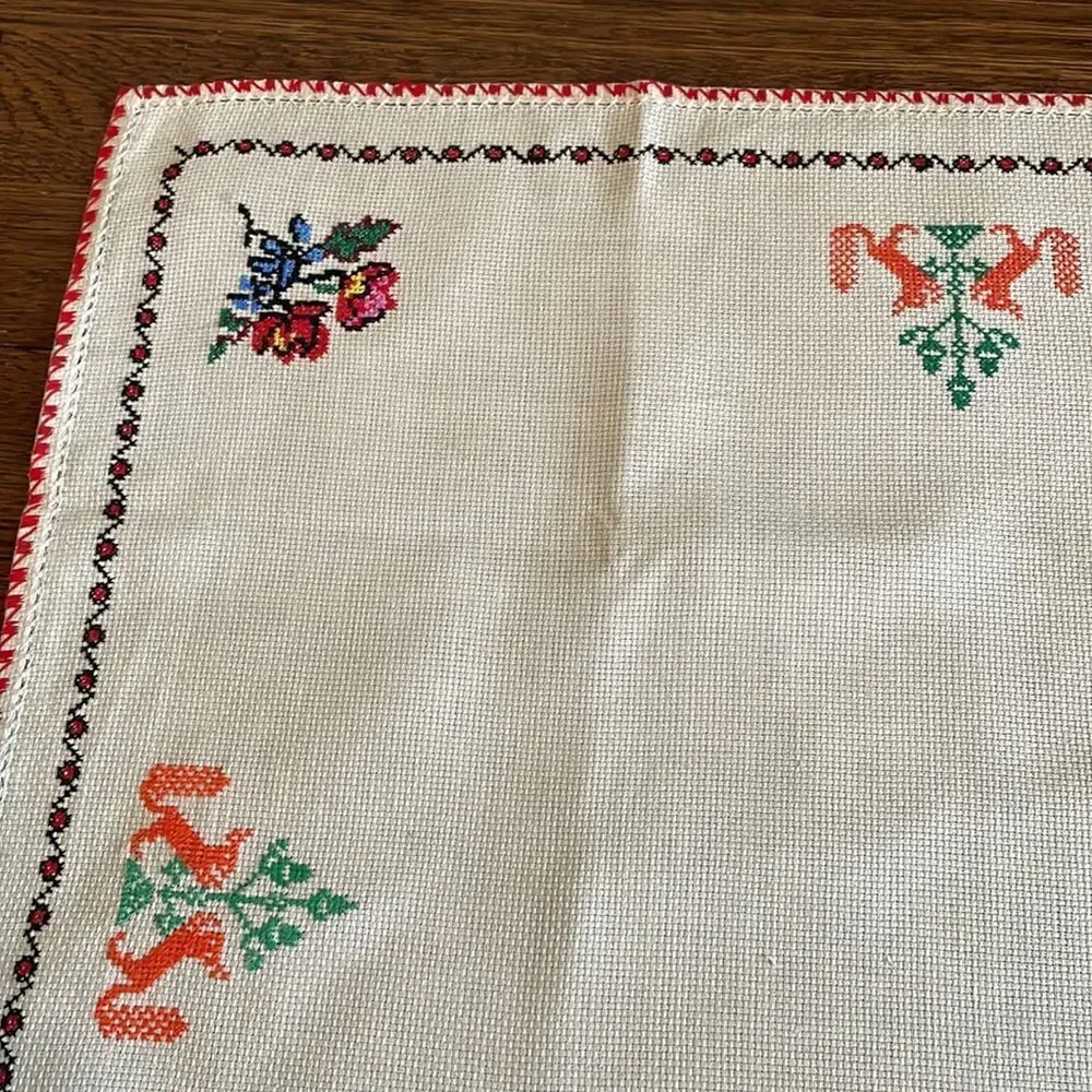Vintage off white/cream‎ small table cloth & 4 napkins with cross stitch flowers